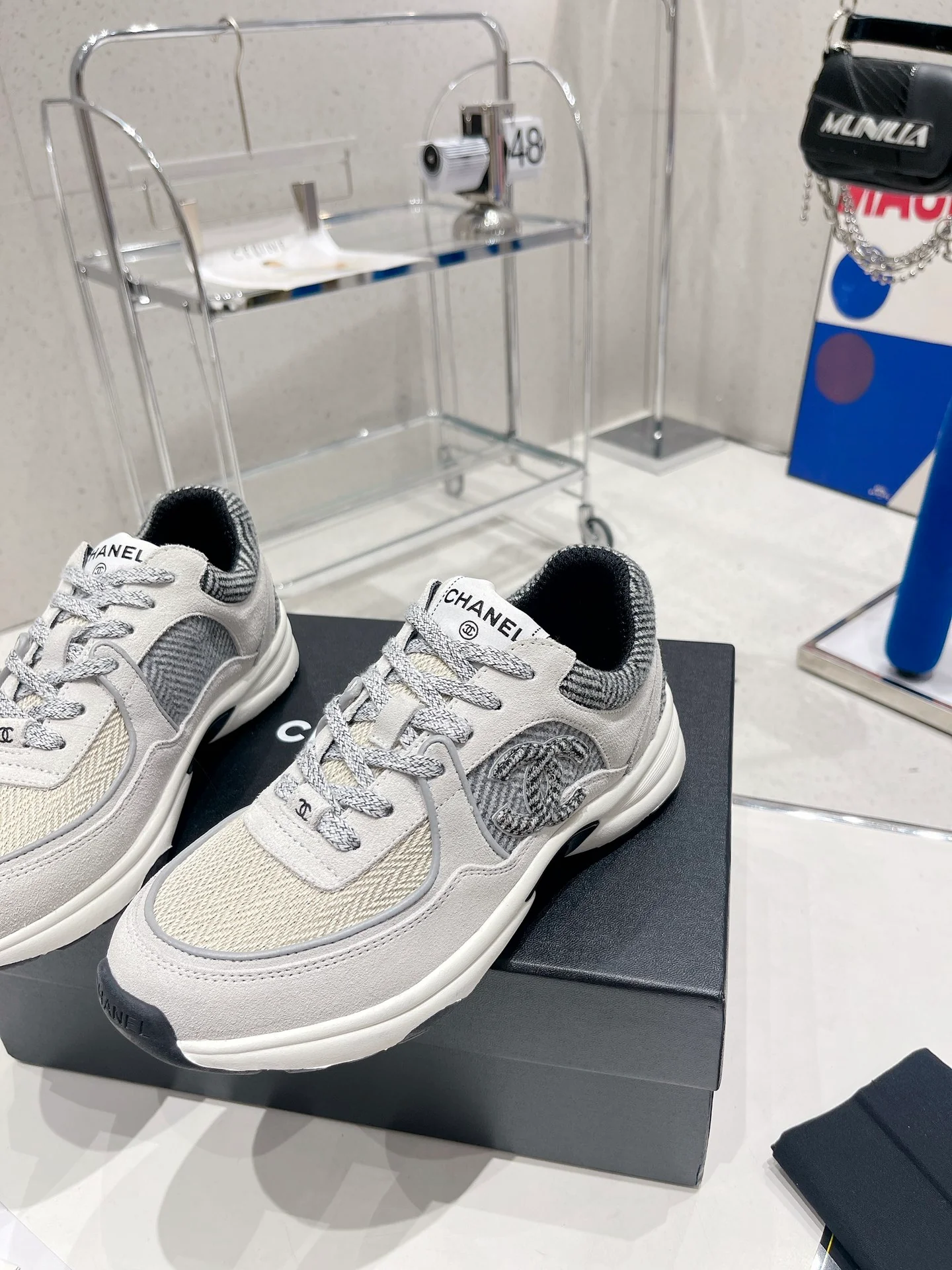 Кроссовки Chanel осень/зима 2022, белые, повседневные.