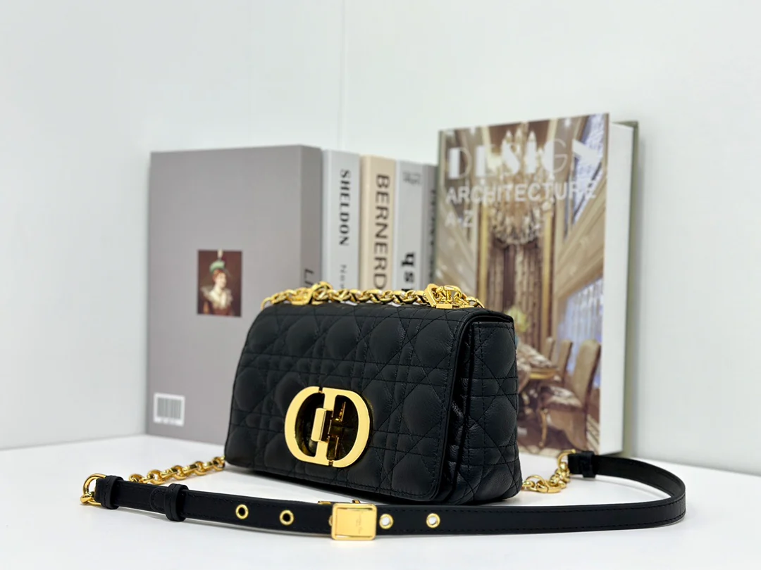 Маленькая сумка Dior Caro на цепочке - черная