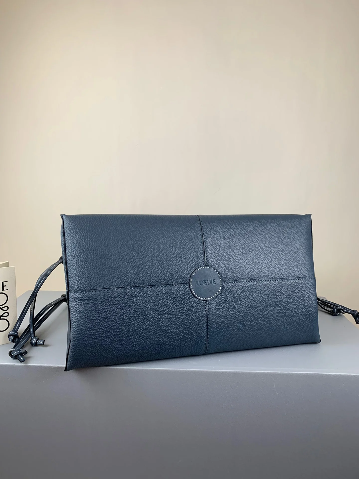 Сумка-тоут Loewe из телячьей кожи, темно-синяя