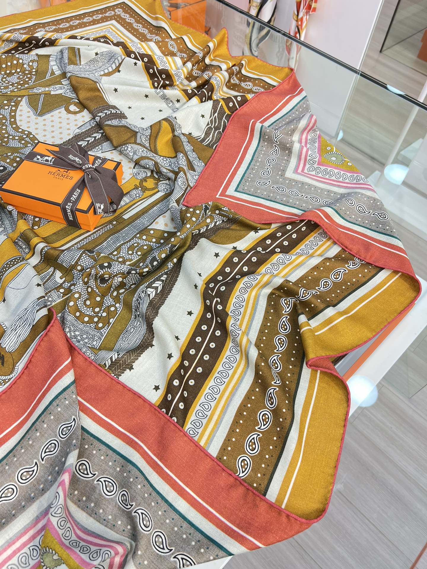 Большой двусторонний бархатный шарф Hermes - 140 см - 001