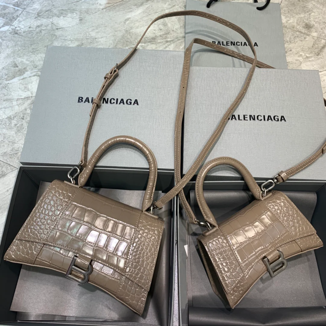 Balenciaga - Сумка ?Песочные часы? - Крокодиловый узор ?Молочный чай?