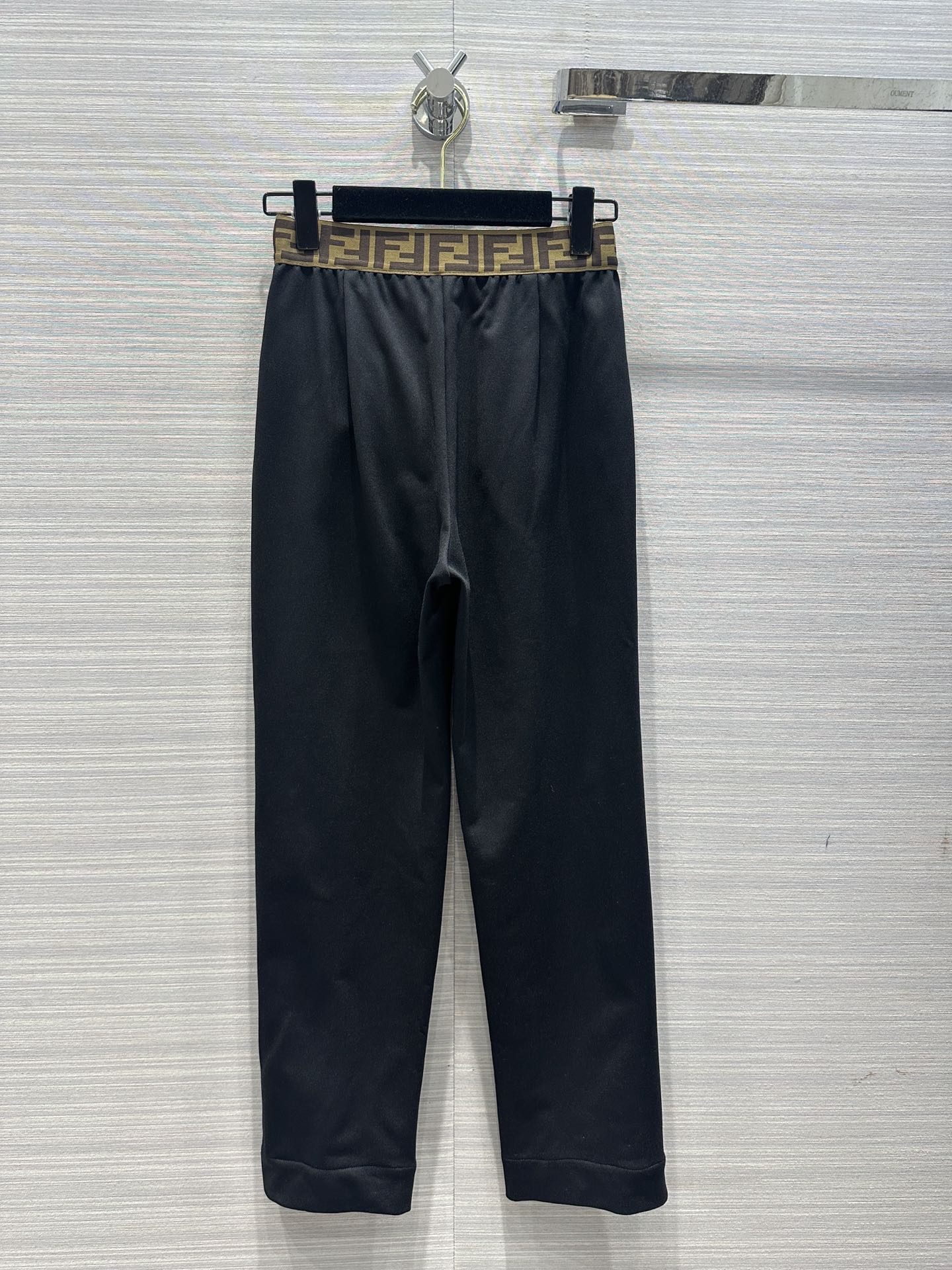 Новинка сезона весна/лето 2024 от Fendi: комплект из худи.