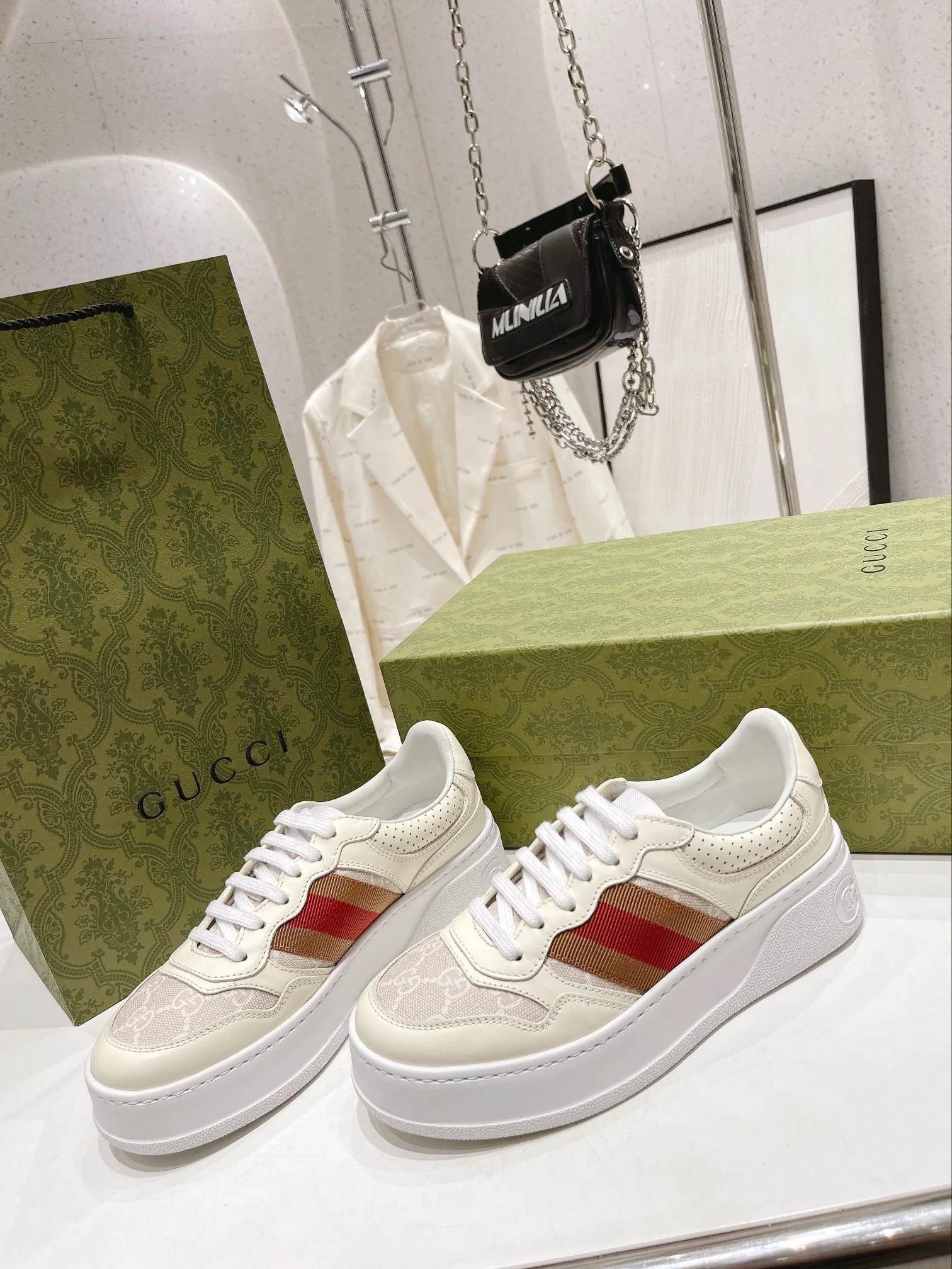 Кроссовки Gucci Chunky B Series на платформе - унисекс - белые