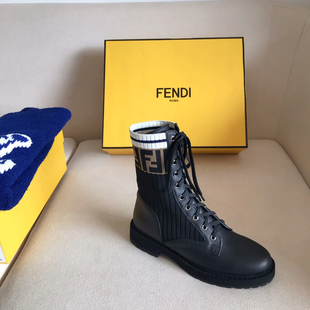 Сапоги Fendi до середины икры со шнуровкой