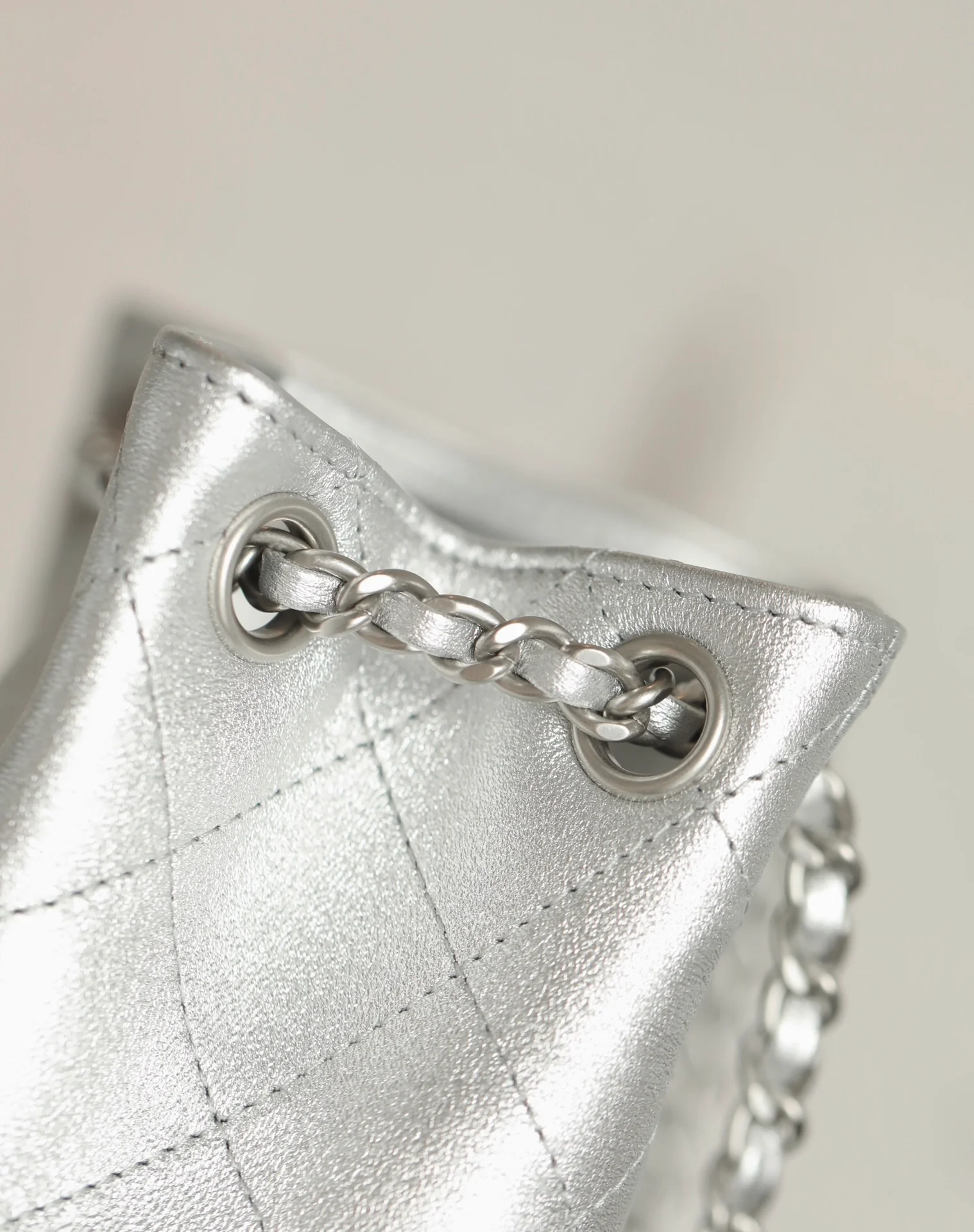 Рюкзак Chanel 25c на завязках - серебристый