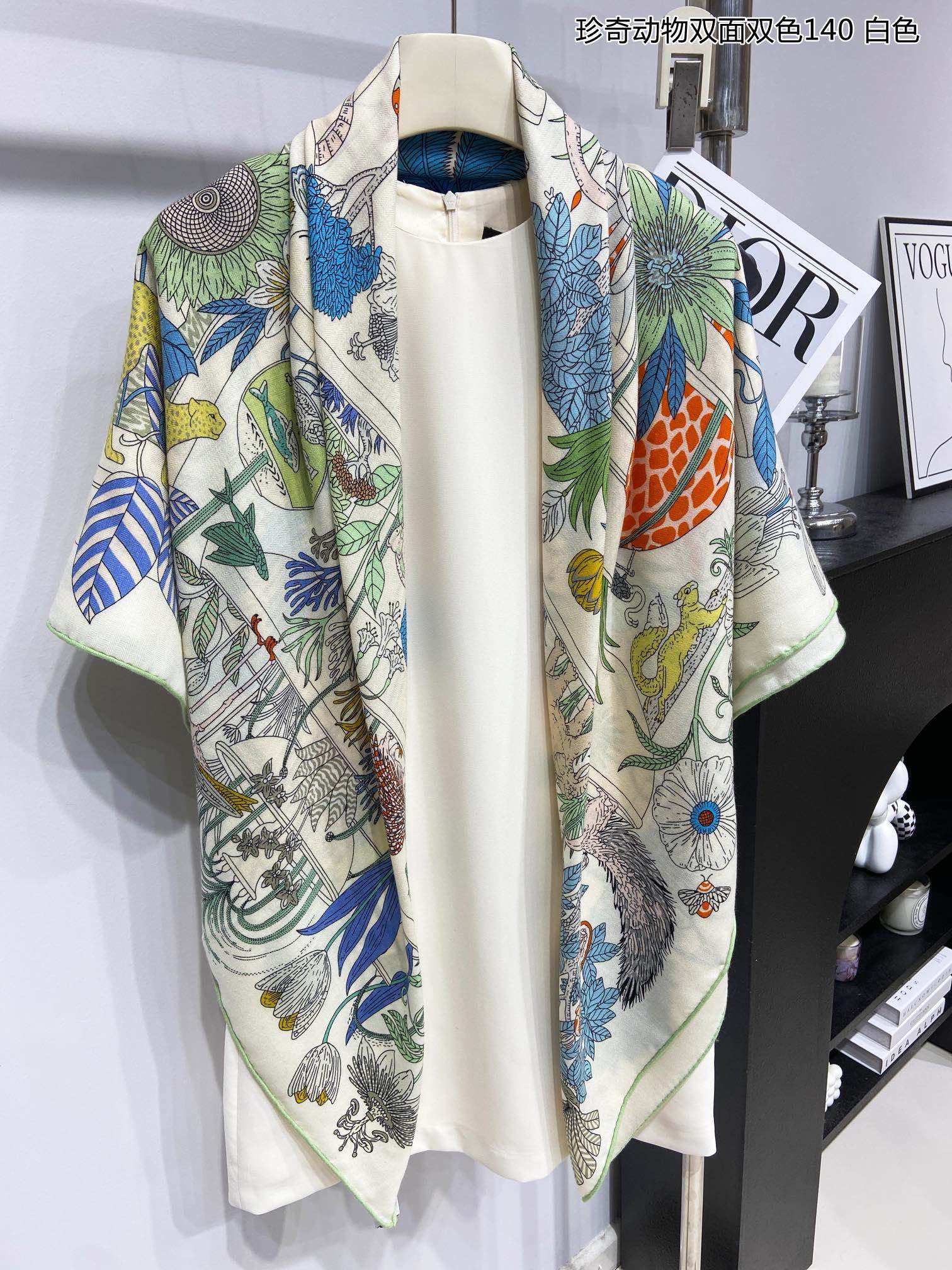 Большой носовой платок Hermes с изображением экзотического животного - 140-140