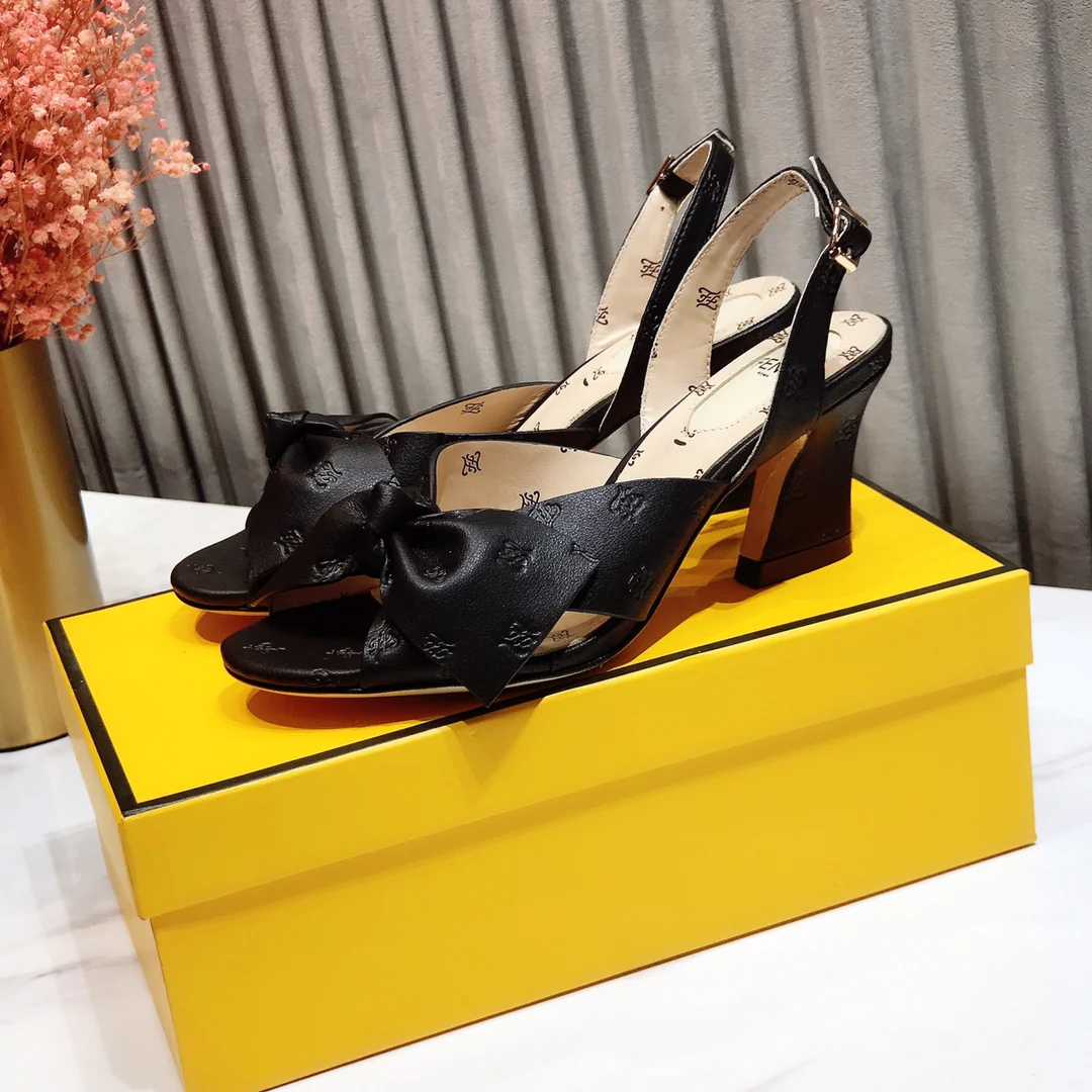 Весенние сандалии Fendi 2022 на низком каблуке - черные