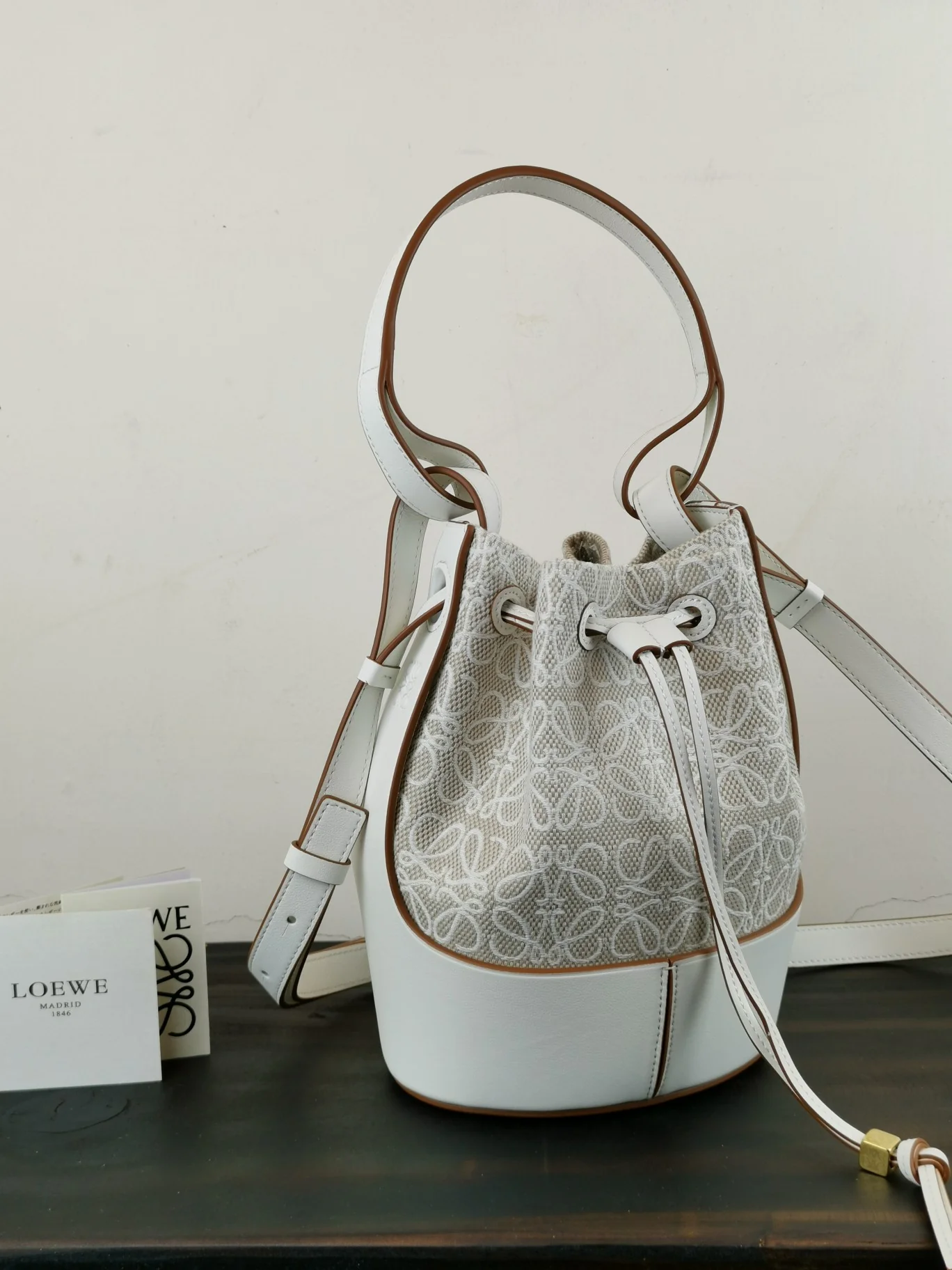 Сумка-ведро Loewe Anagram - Маленькая - 1 шт.