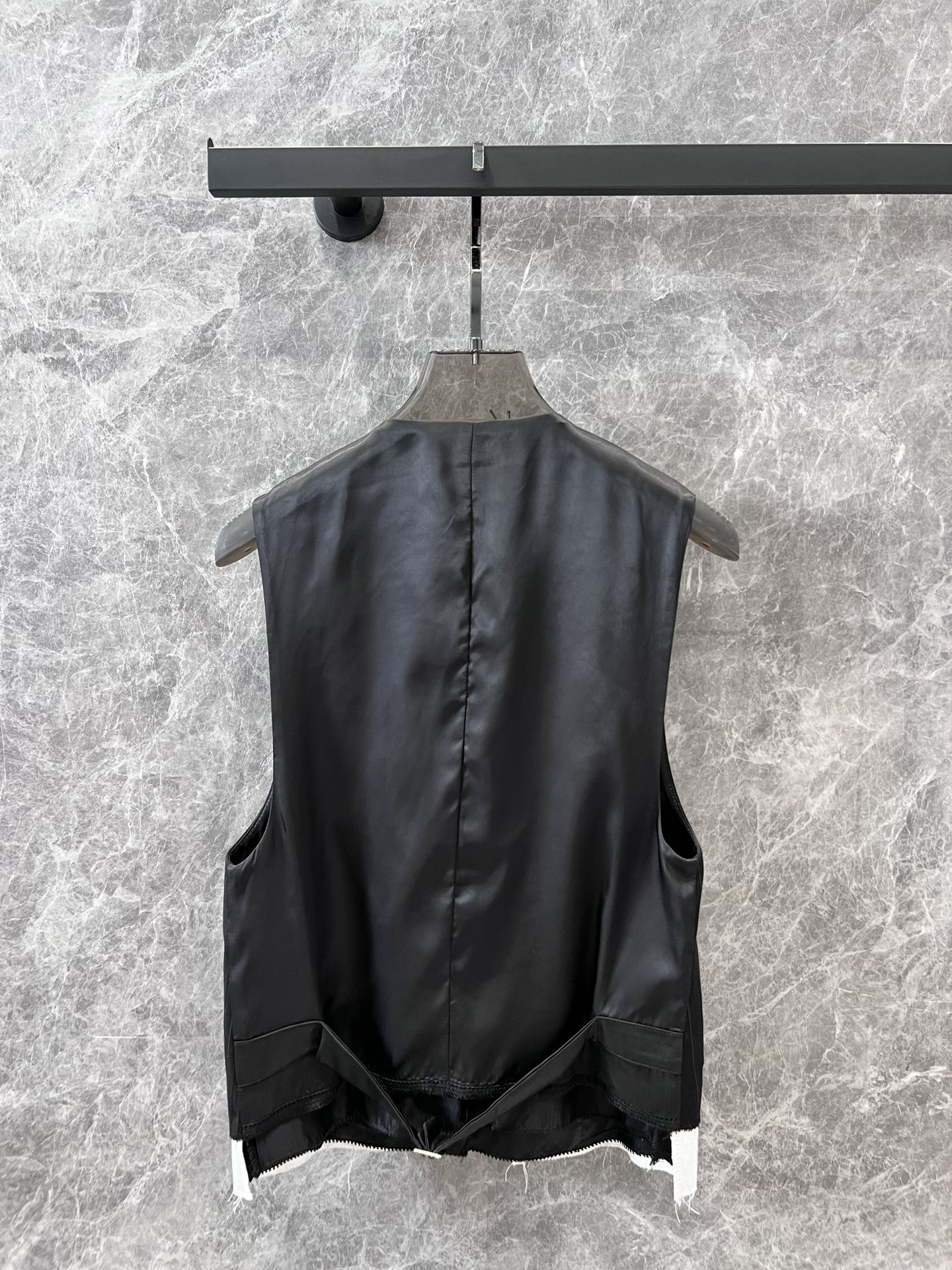 Miu Miu - 2404 - Новинка сезона Весна/Лето - Жилет-юбка в вертикальную полоску - Черный