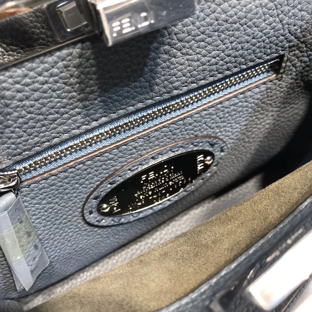 Миниатюрная сумка Fendi Peekaboo из синей кожи