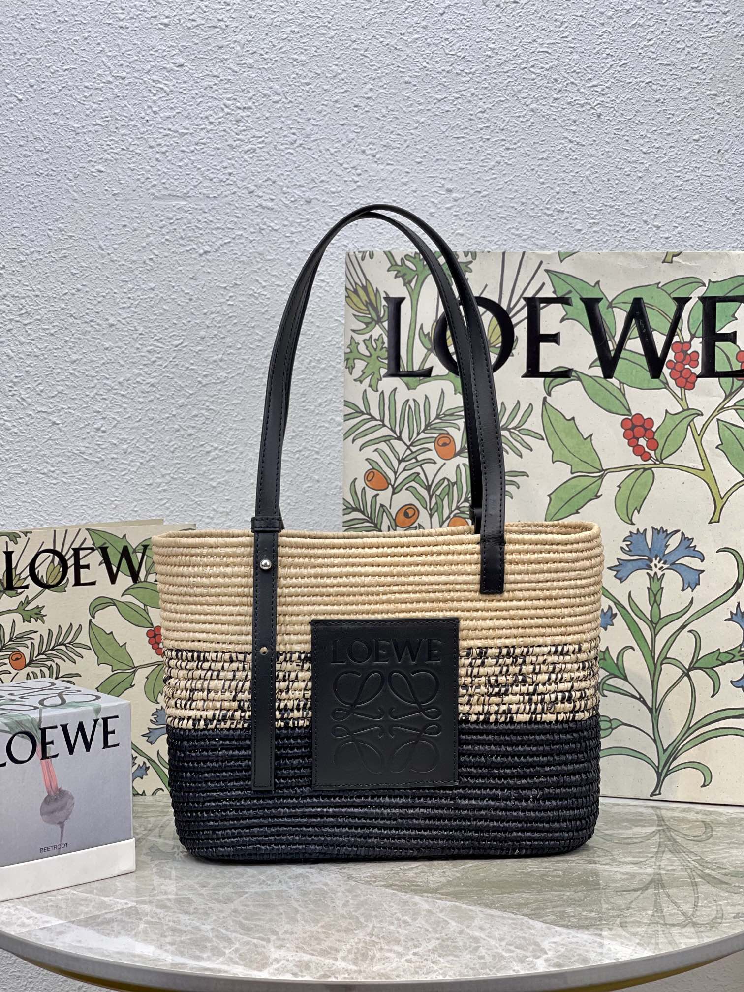 Летняя лимитированная серия соломенных сумок Loewe