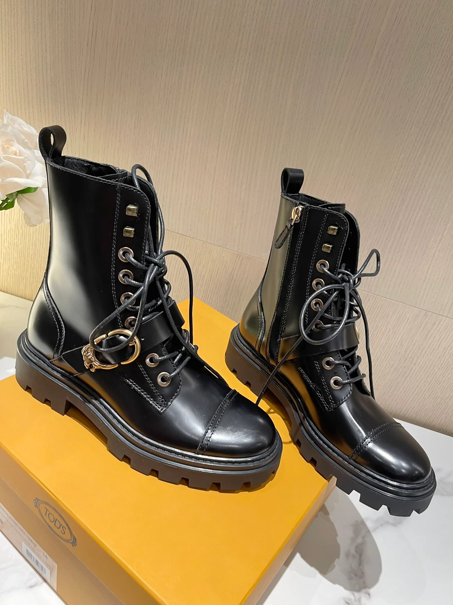 Tods - Новинка сезона осень/зима 2022 - Ботинки Martin