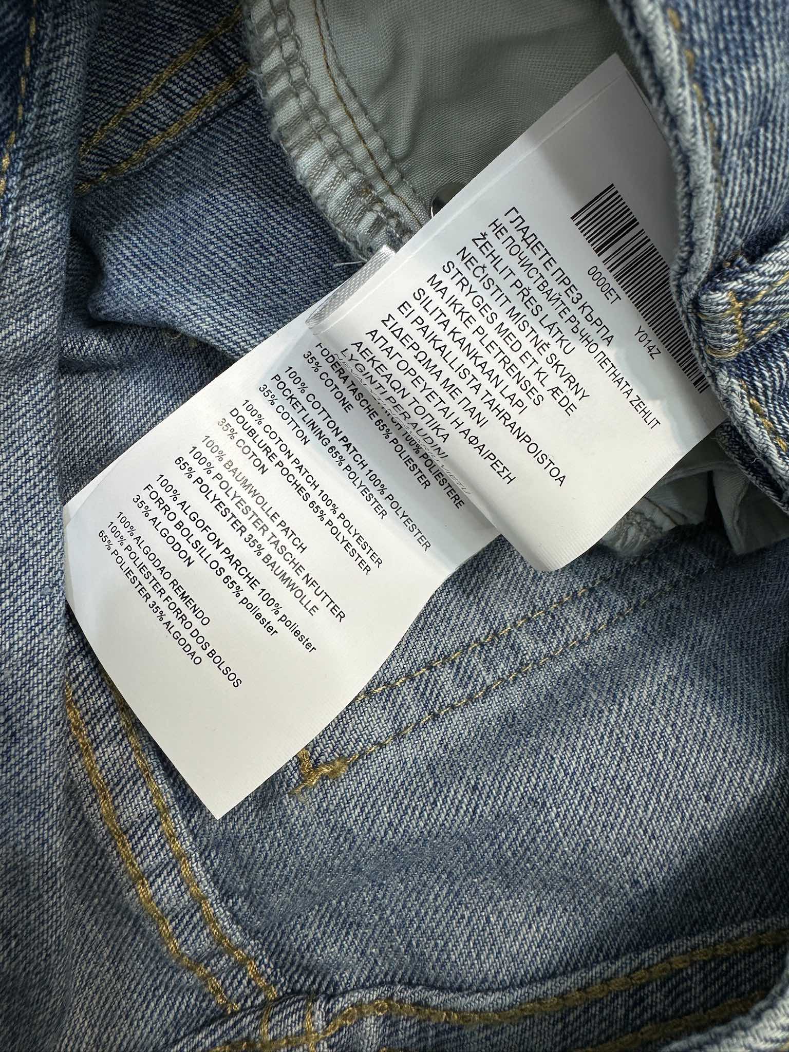 Джинсы Miu Miu 2404 с карманами и стразами, прямого кроя.