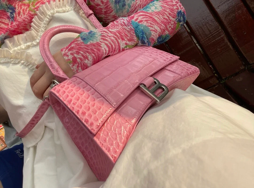 Сумка Balenciaga Hourglass — персиково-розовый с крокодиловым принтом