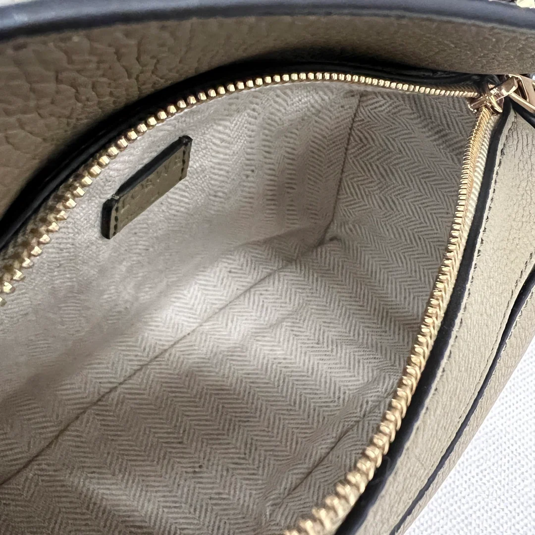 Сумочка Loewe Grain Leather Puzzle Handbag Mini Artichoke Green из зернистой кожи.