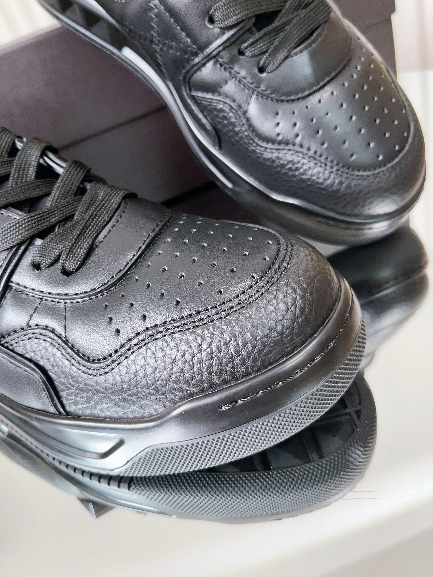 Valentino - Повседневные кроссовки - Унисекс - Черные