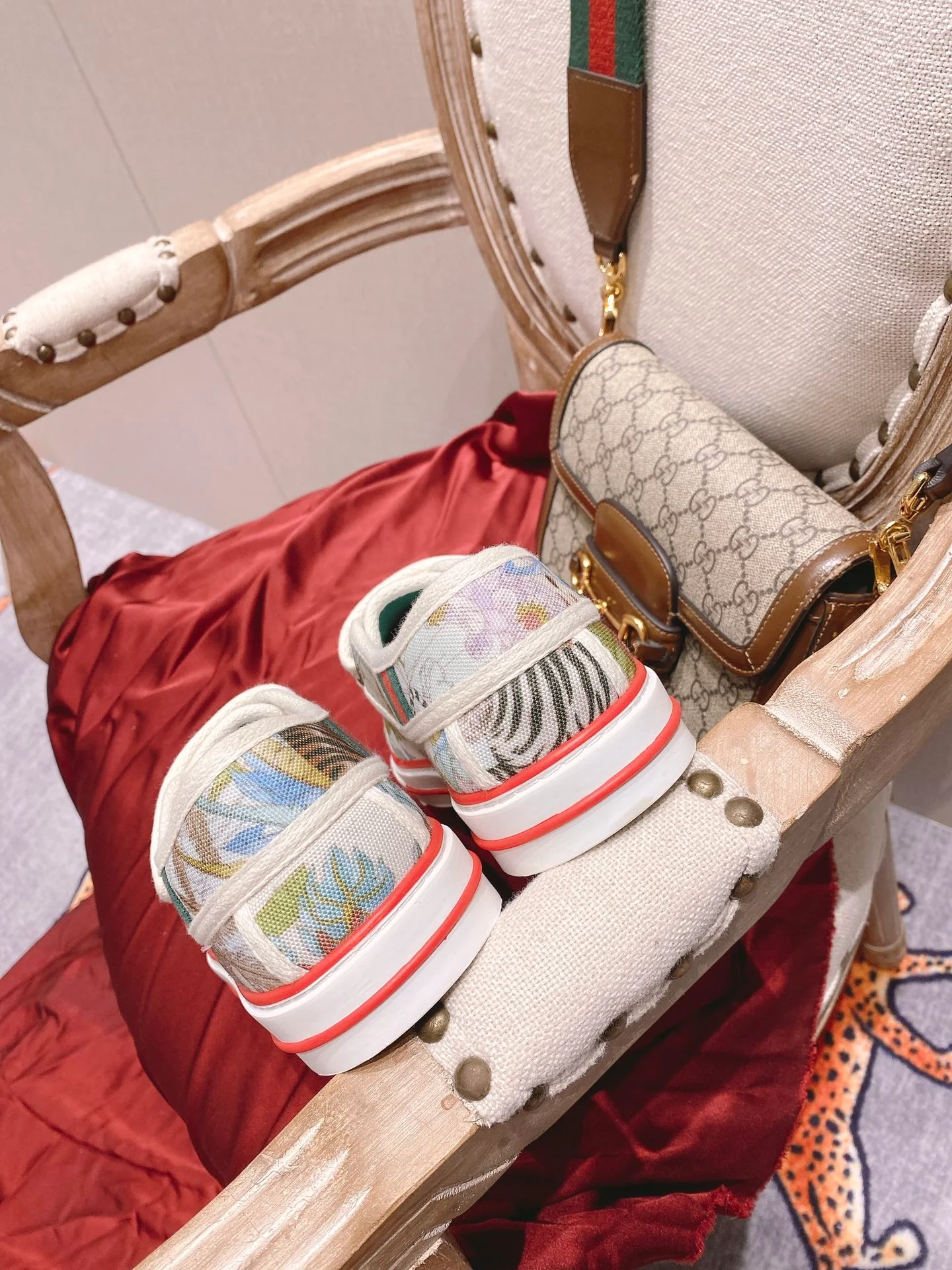 Классические лоферы Gucci 1977 - парусиновые туфли - на липучках с тигровым рисунком