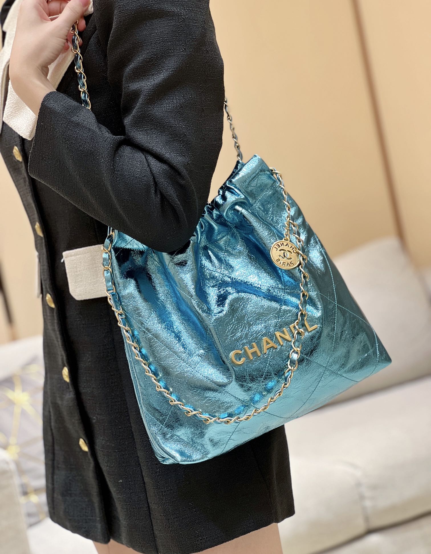 Мусорный мешок Chanel 25c из металлизированной кожи - синий