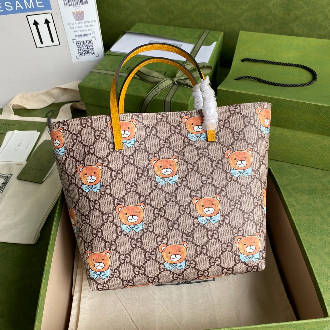 Сумка-шоппер Gucci в виде плюшевого медведя.