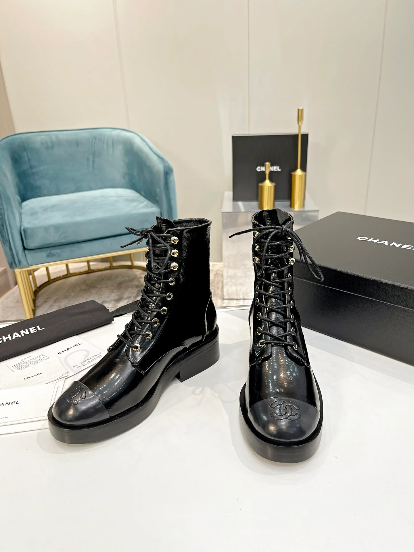 Chanel - Ботинки до середины икры на шнуровке - Черные