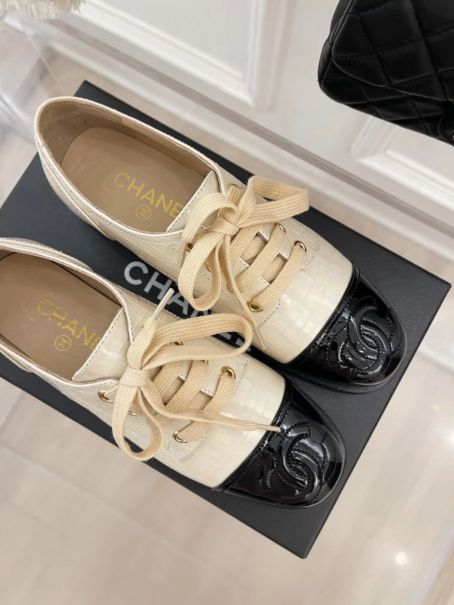 Chanel - Классические винтажные кожаные туфли Vantage