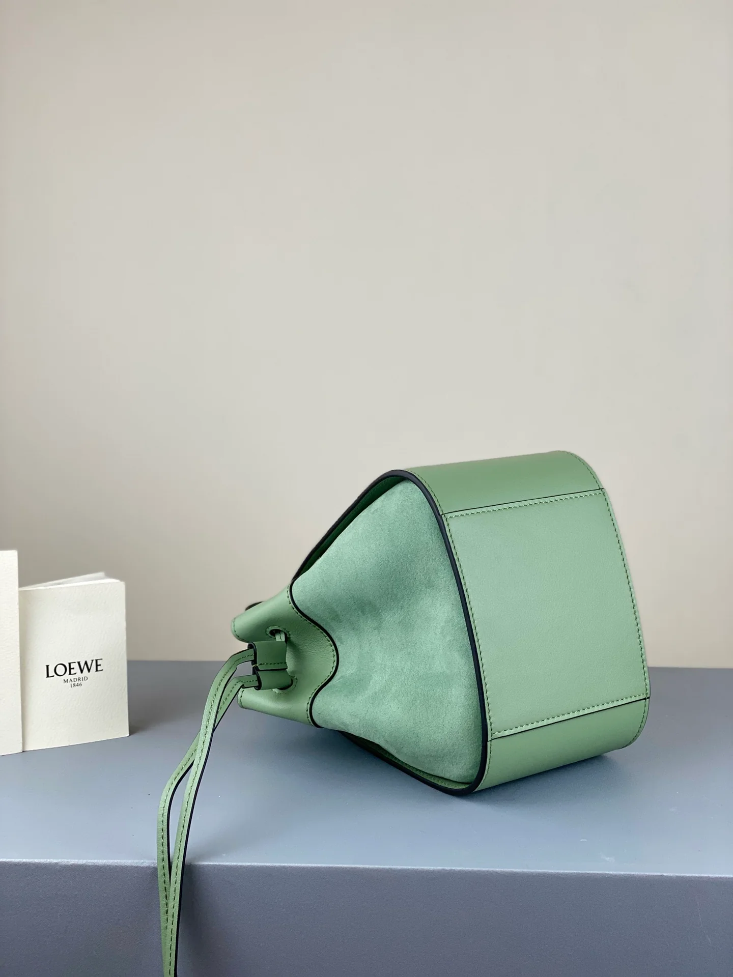 Сумка-гамак Loewe Mini из телячьей кожи - 1 шт.