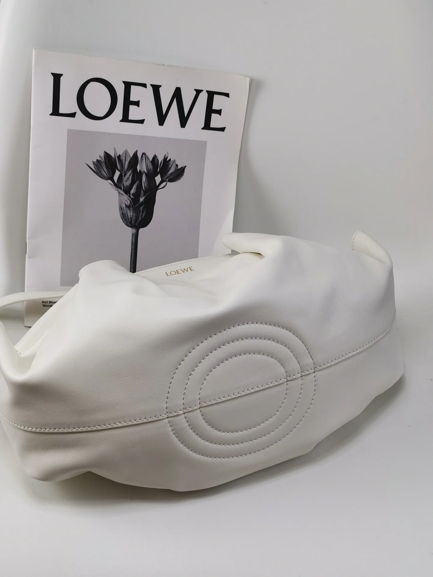 Сумка для прогулок Loewe Paseo - телячья кожа наппа - маленькая - с цепочкой - белая