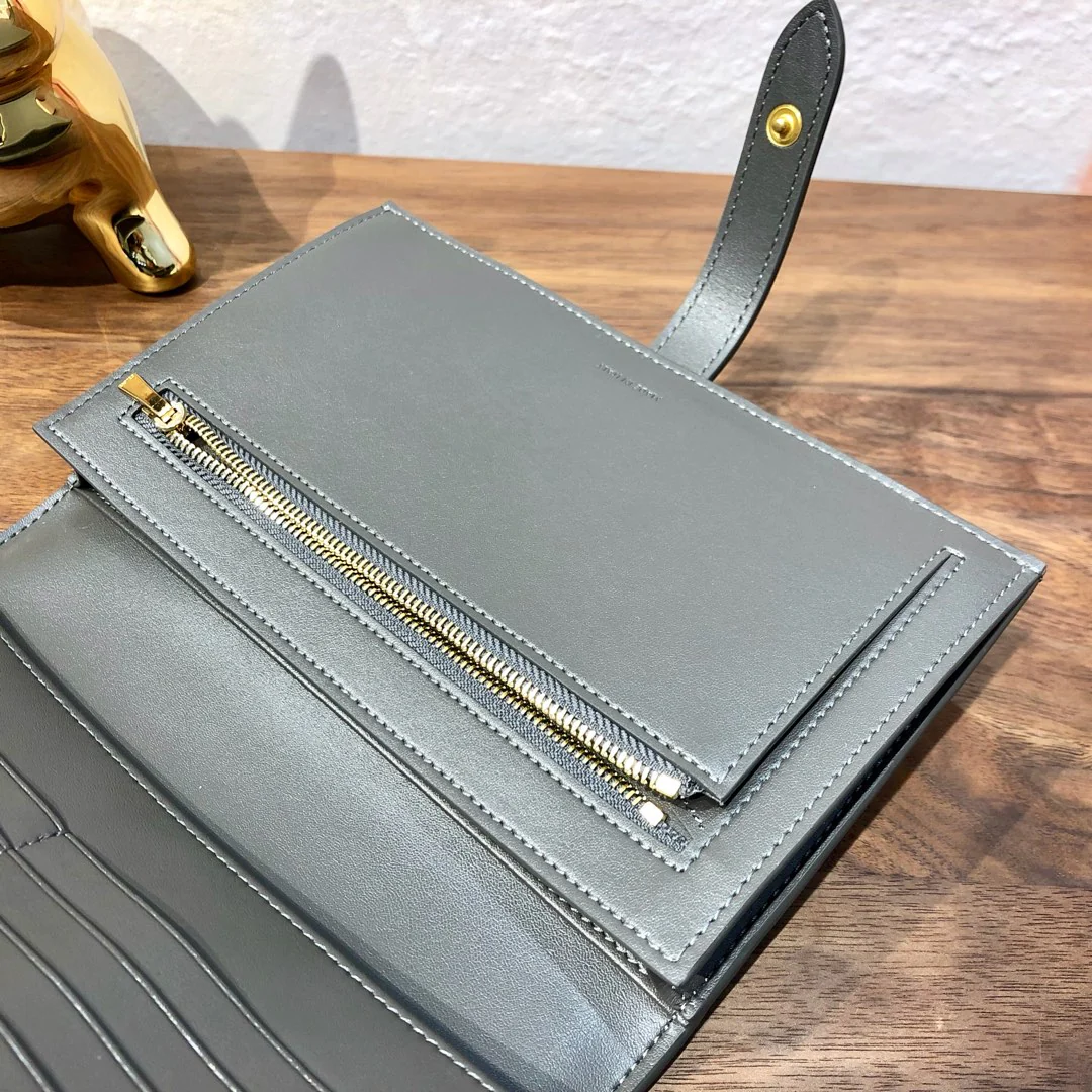 Celine长夹-STRAP大号粒面小牛皮钱包