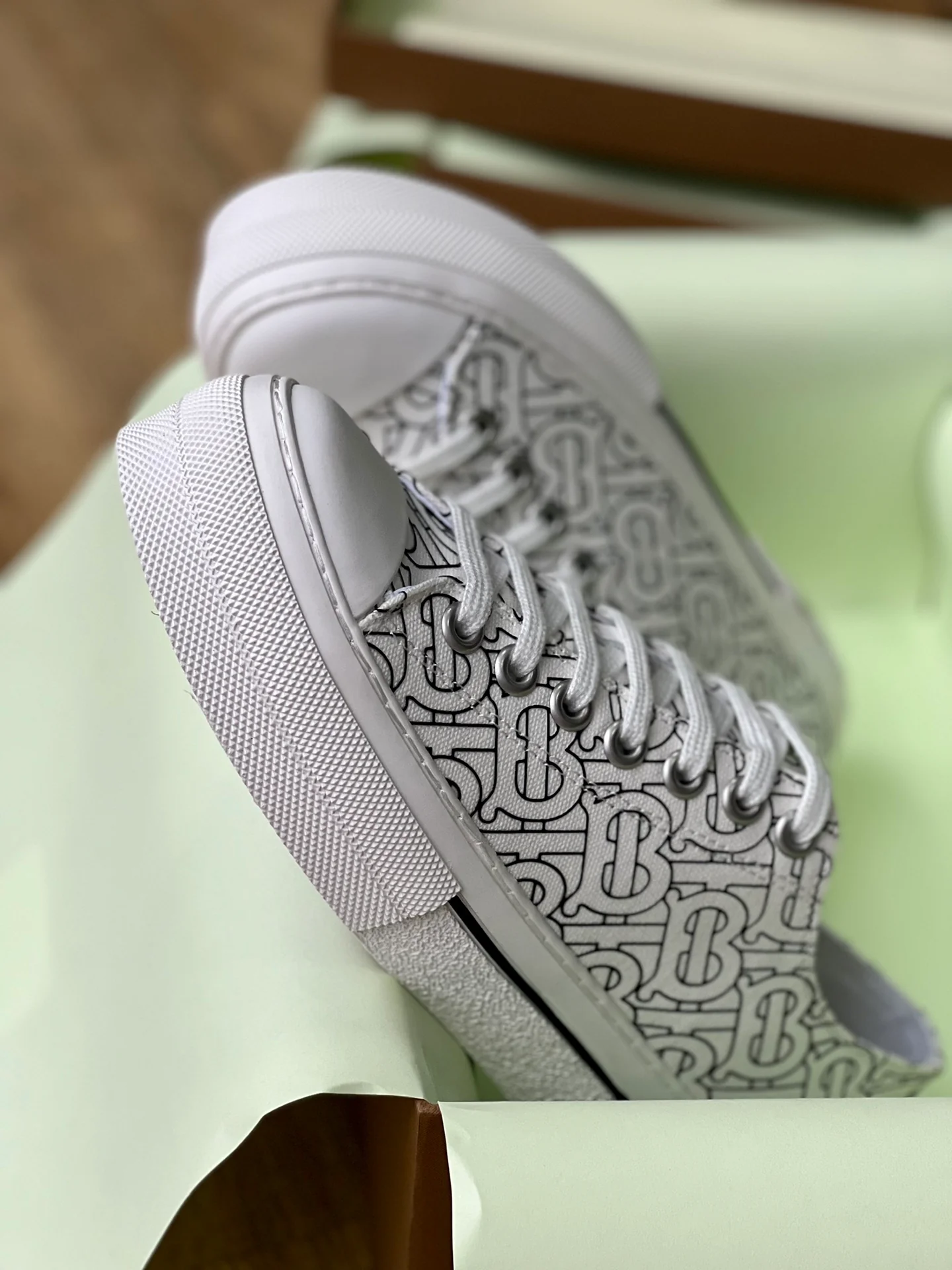 Burberry - Повседневные кроссовки - Парный стиль - Белые (доступны на Taobao)