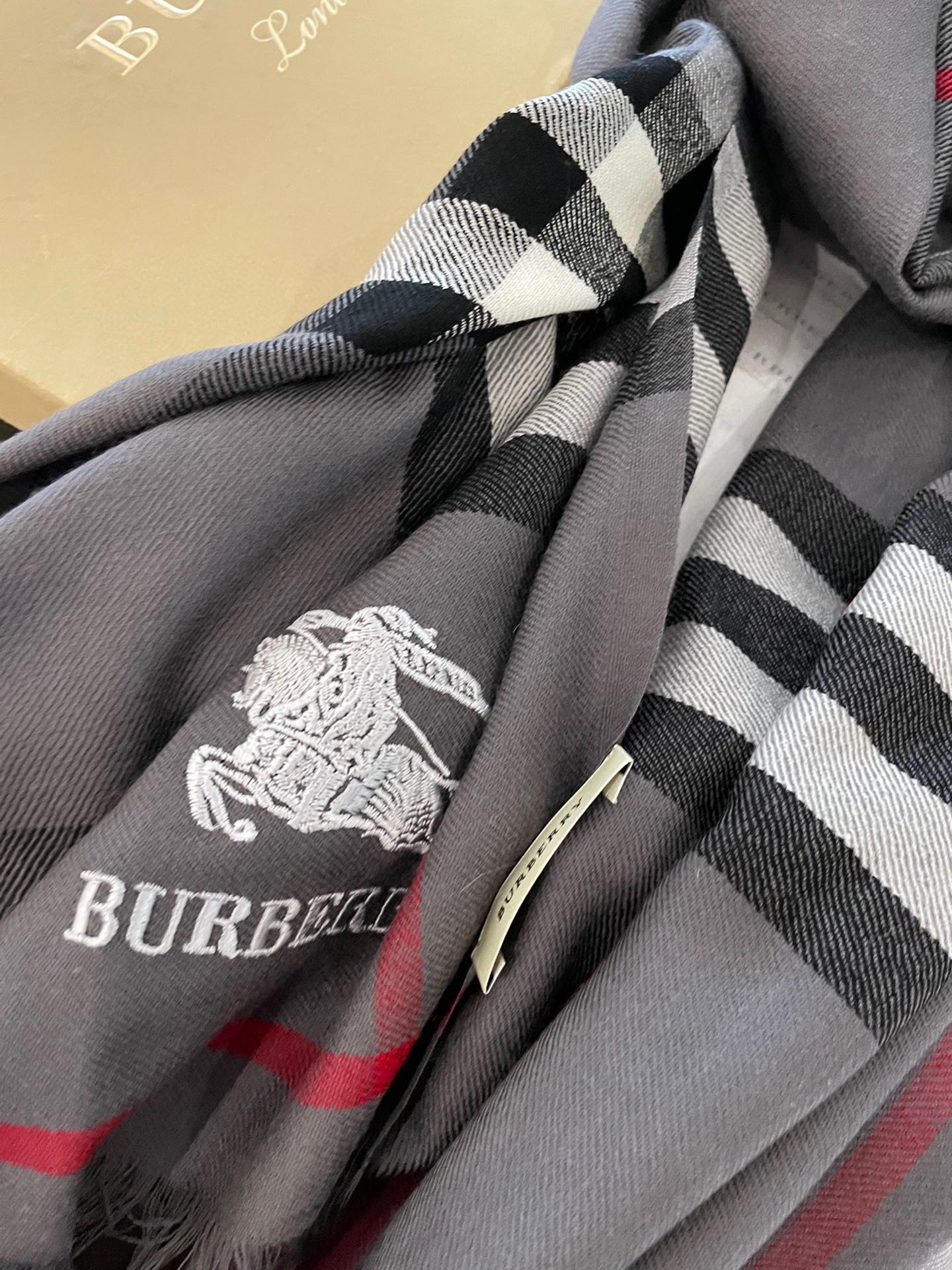 Шерстяной шарф Burberry в клетку - 70 см - 200 см - серый
