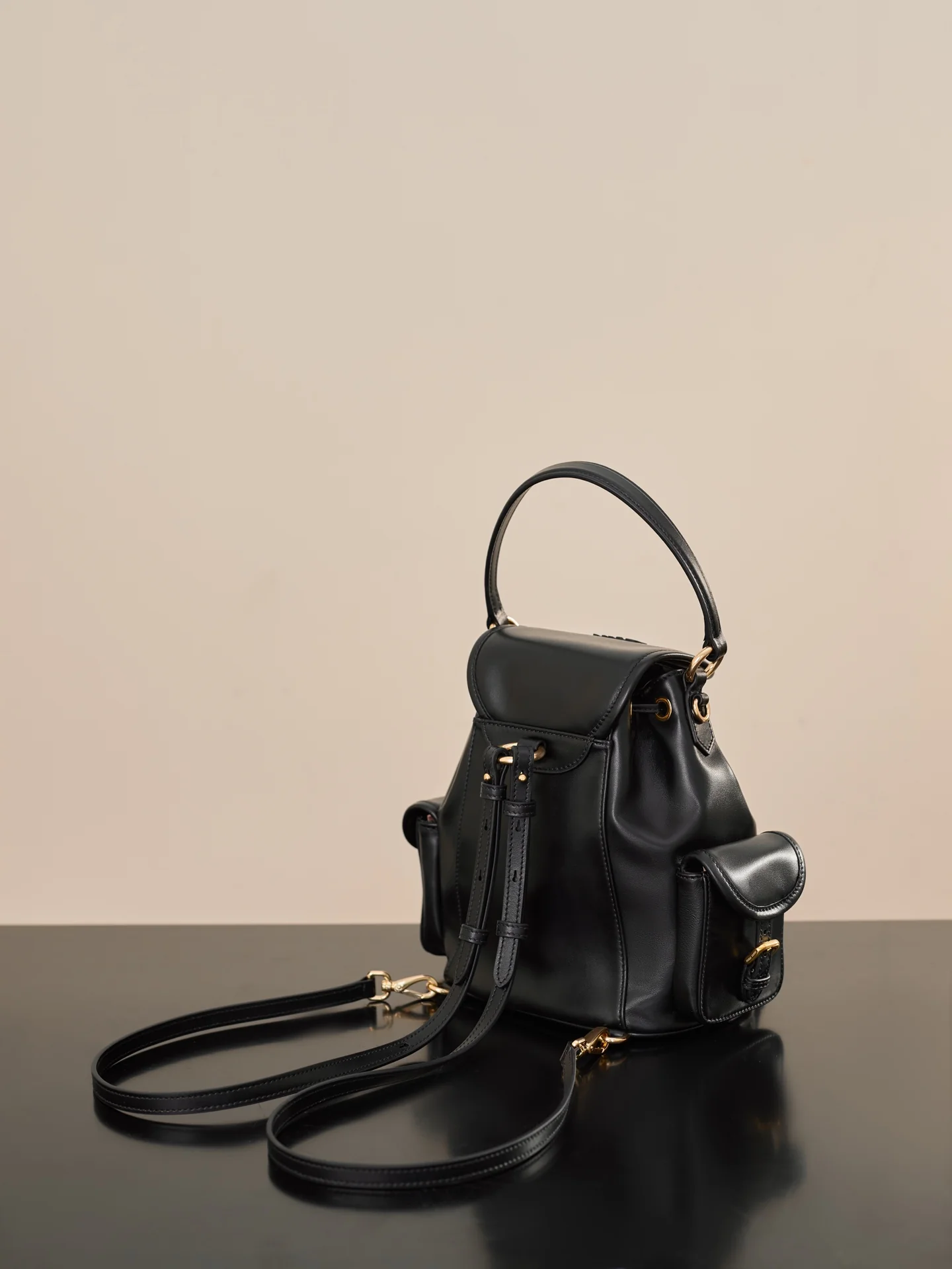 Рюкзак Miu Miu-5bz043m1480 из коровьей кожи, маленький, черный.