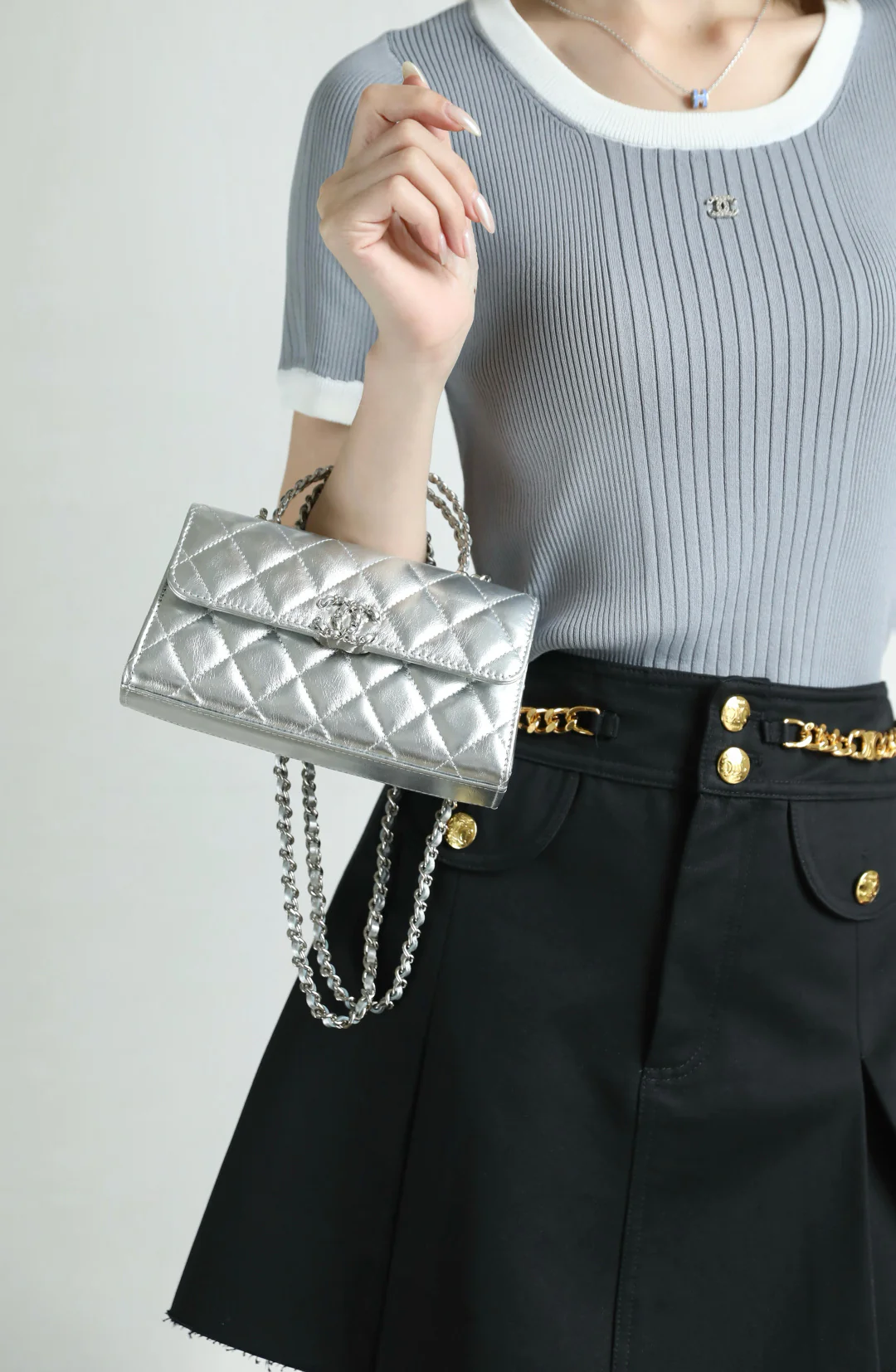 Chanel - ??? - Ручки через плечо - Металлический серебристый - Серебряная пряжка