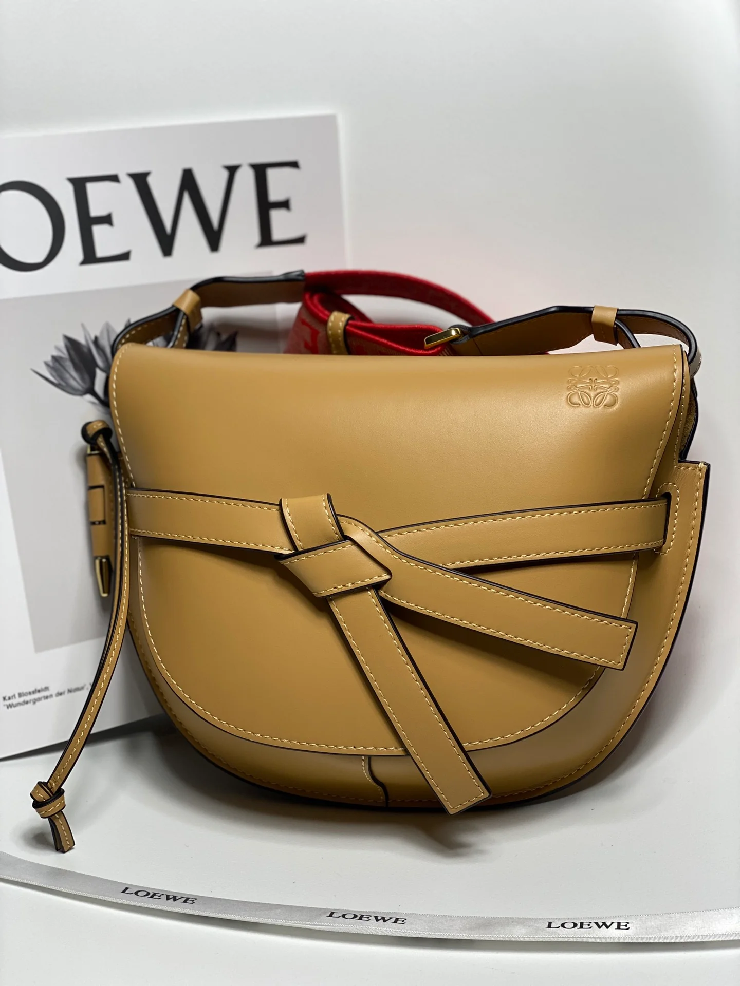 Сумка-седло Loewe-gate Letter с широким плечевым ремнем - маленький размер