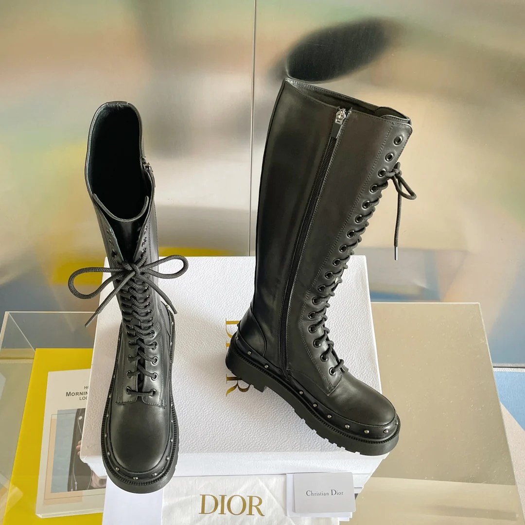 Коллекция Dior 2022 года с подиума - высокие сапоги