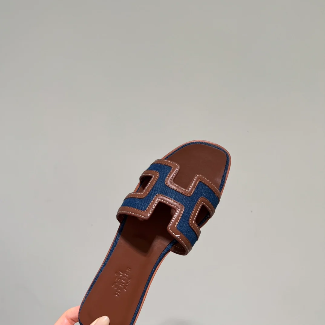 Новинка сезона весна/лето 2022 от Hermes - плоские тапочки H - 5