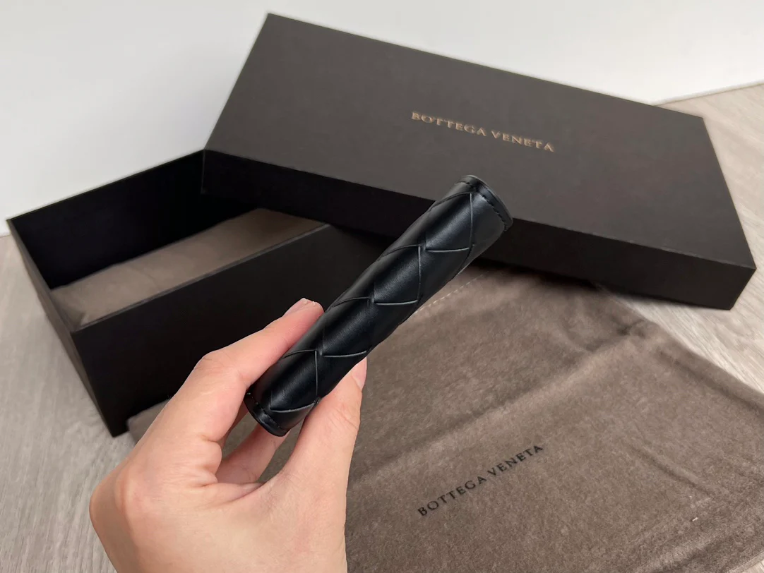 BV-中宽 编织 两折扣短夹 牛皮 11.5x9.5cm