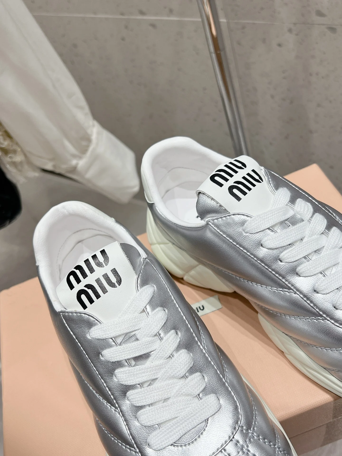 Miu Miu - Бейсбольные кроссовки с закругленным носком - Серебристые