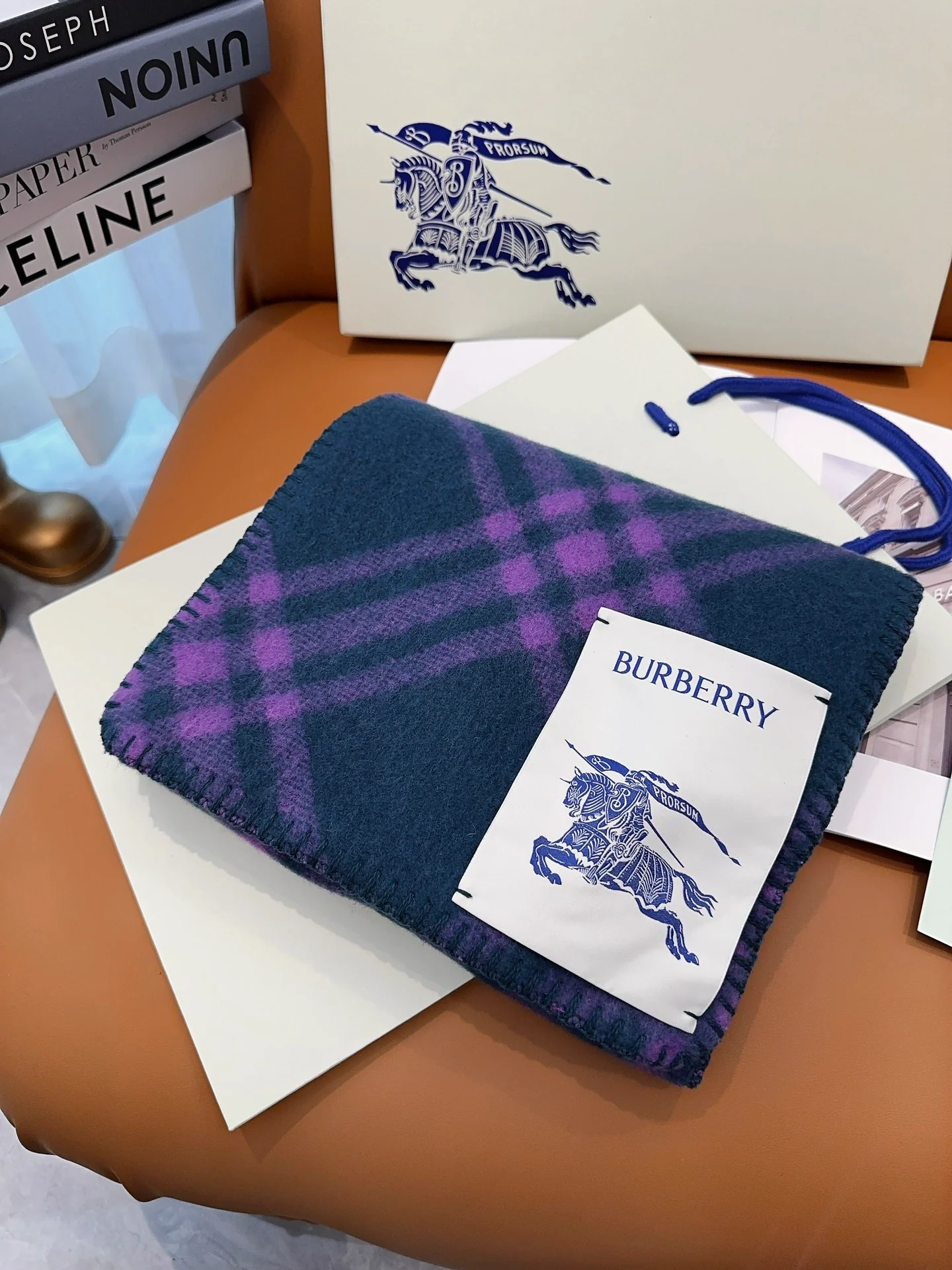 Шарф Burberry в клетку 2024 года - фиолетовый