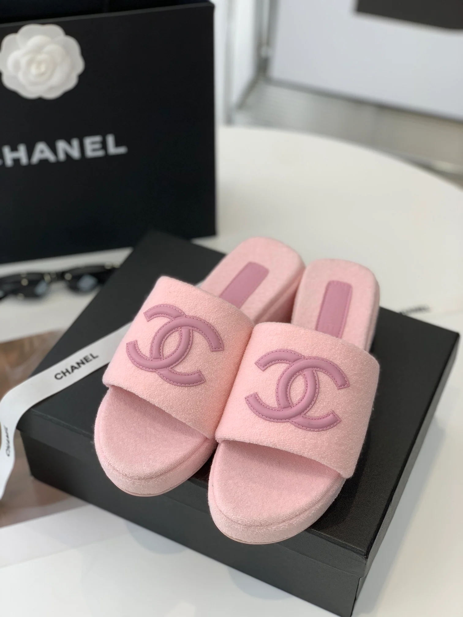 Новые модели домашних тапочек Chanel из махровой ткани, коллекция осень/зима, размеры 35-42.