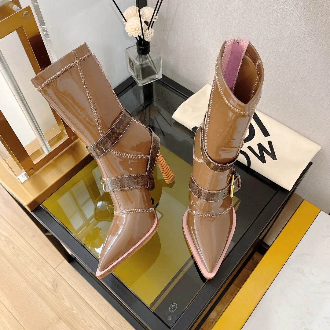 Fendi - Новинка сезона осень/зима 2022 - Сапоги на высоком каблуке