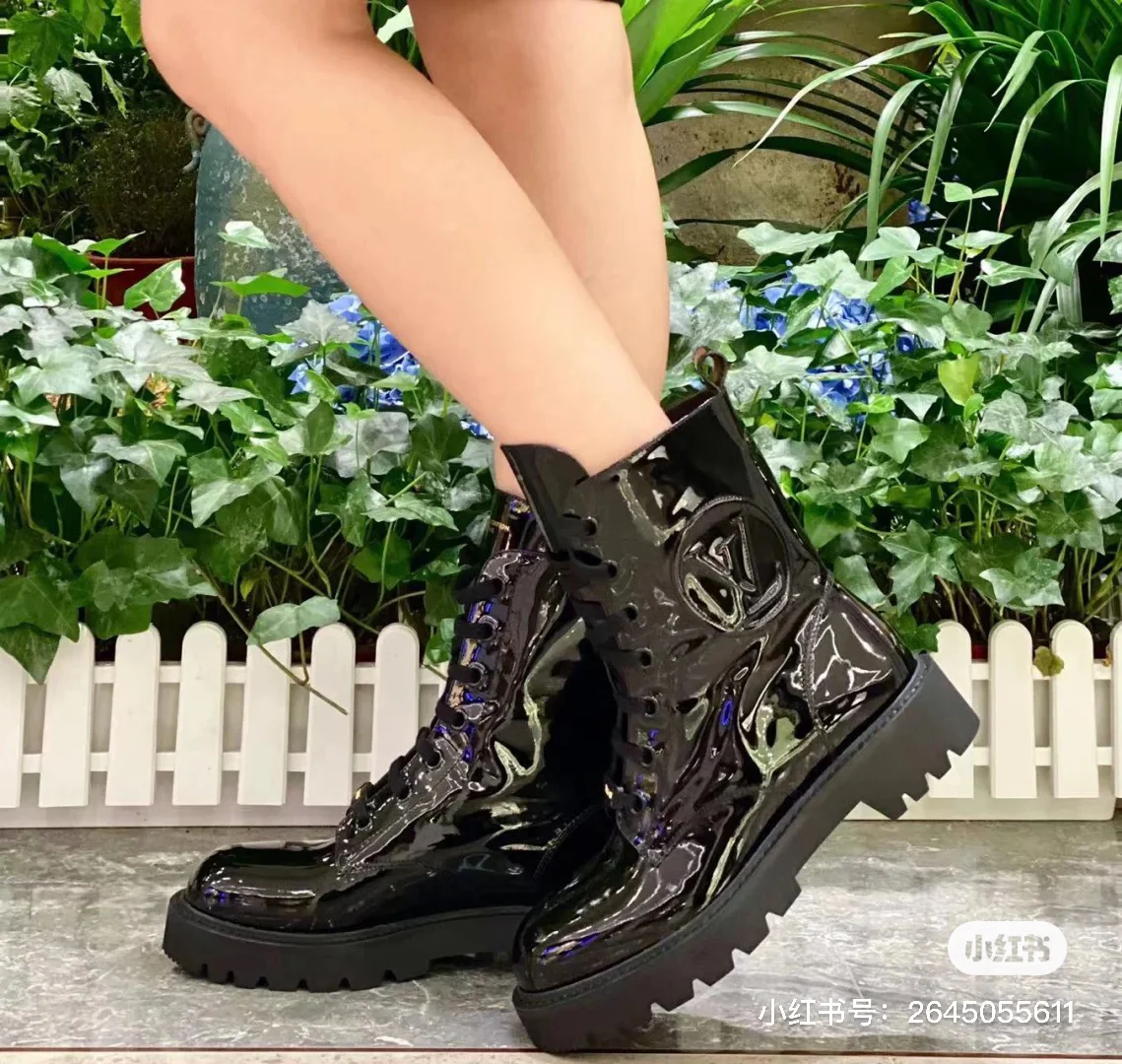 LV - Ботильоны на шнуровке из лакированной кожи с боковой вышивкой логотипа - Белые - 1