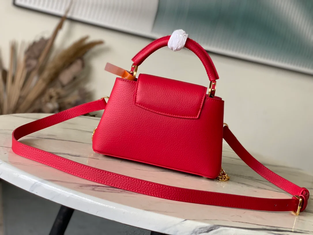 Кожаная сумка LV Capucines - красная.