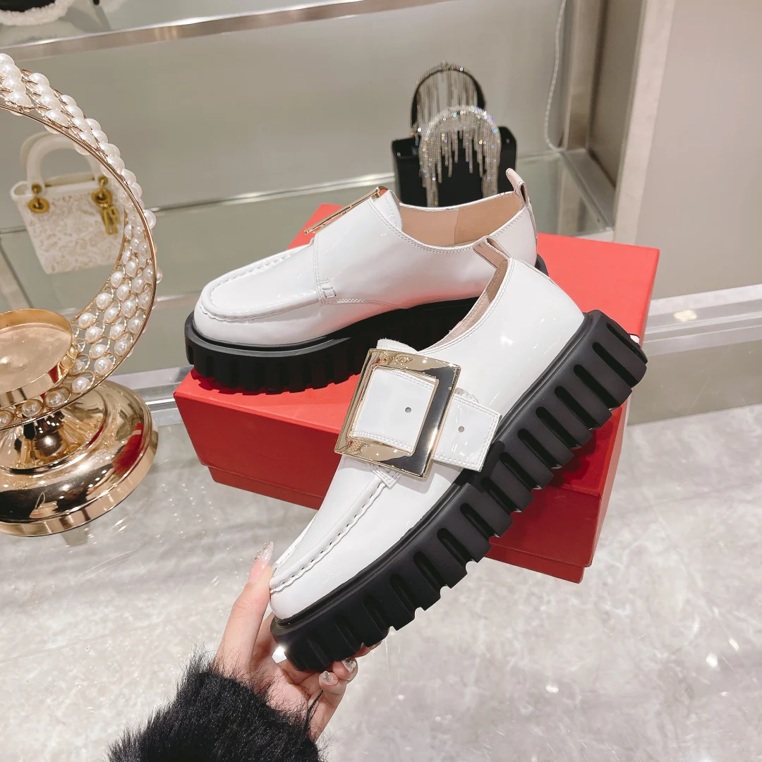 Лоферы RV-Square с квадратной пряжкой, лакированная кожа, белые с черной подошвой, 1 шт.