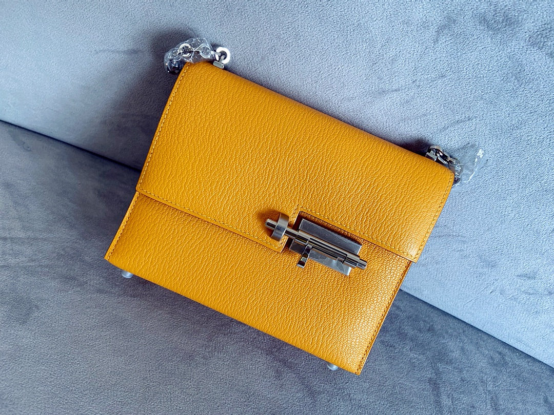 Миниатюрная пряжка Hermes Verrou из козьей кожи 9V солнечно-желтого цвета с серебряным покрытием