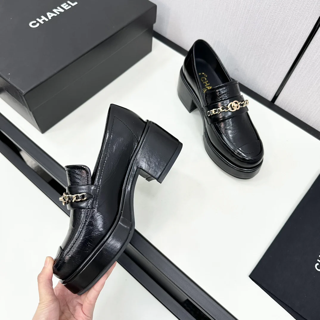 Кожаные туфли на платформе Chanel 2024 - черные