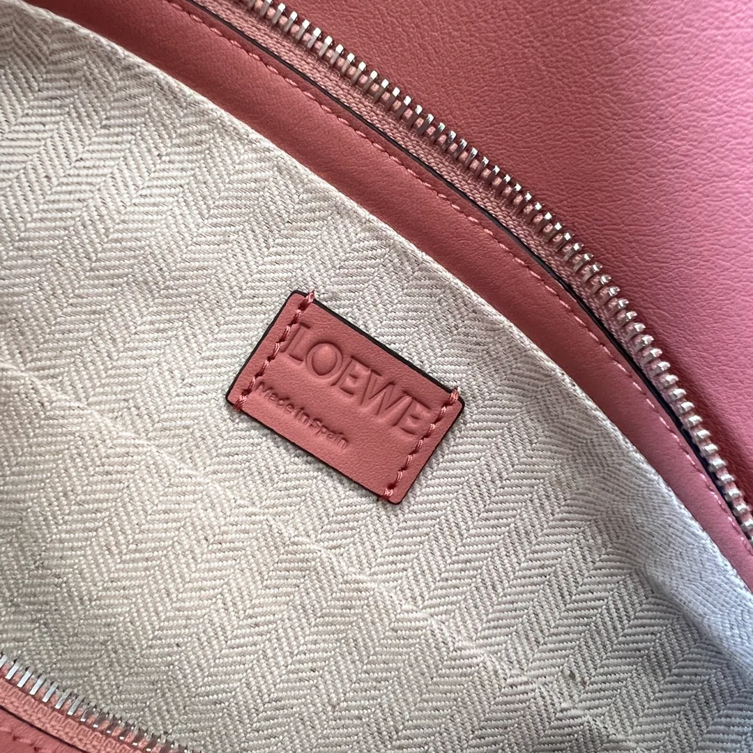 Сумка-хобо Loewe Puzzle, наплечная, из кожи наппа, розовая.