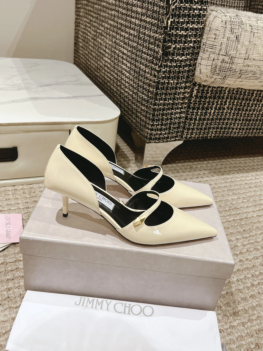 Jimmy - Простые туфли на высоком каблуке с острым носком - Белые