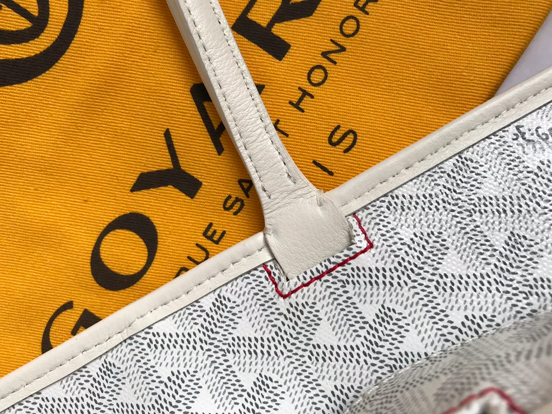 Маленькая сумка-тоут Goyard на молнии - белая.