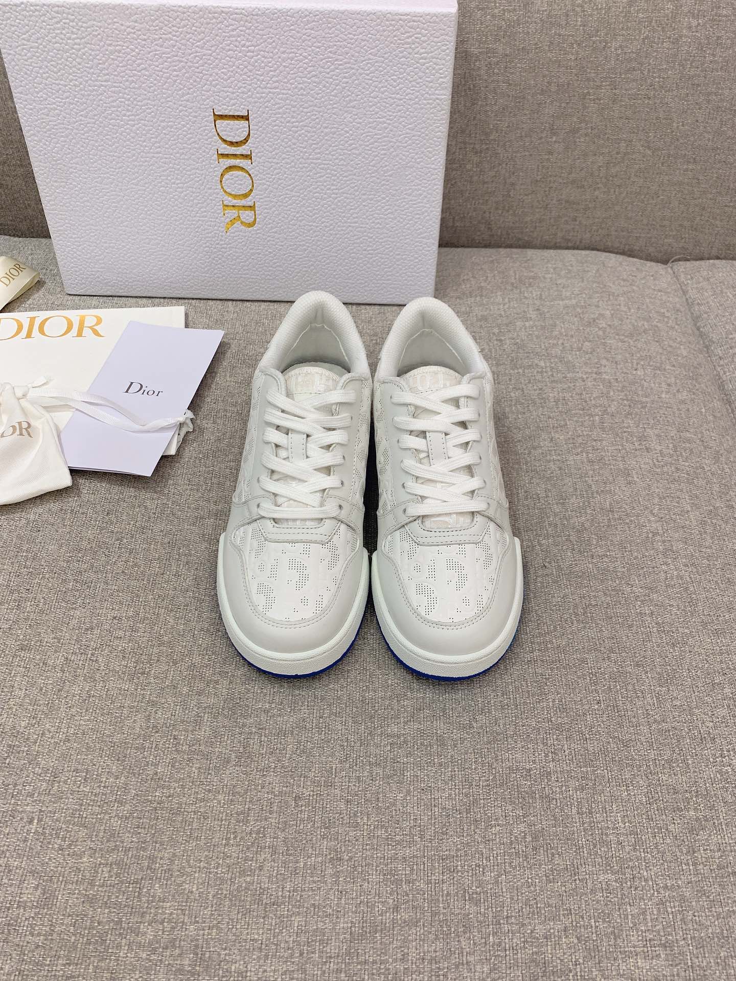 Dior 2023 Новая модель - Перфорированные повседневные туфли с монограммой