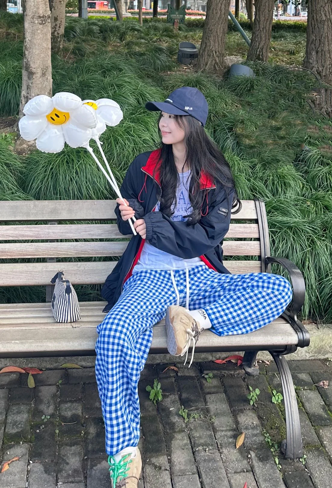 Косметичка/сумка для ланча Miu Miu из жаккардовой ткани - на фото.